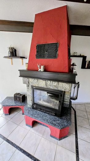Provisionsfreies Einfamilienhaus in Wittislingen: 2.190m² Traumgrund, Außenpool, Whirlpool & Sauna – Kamin