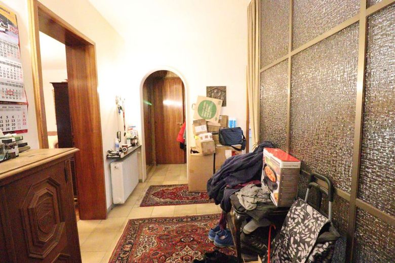 WRS Immobilien - käuferprovisionsfrei - Wiesbaden-Bierstadt - Villa in ruhiger bevorzugter Wohnlage – EG - flur - zum Gäste-WC