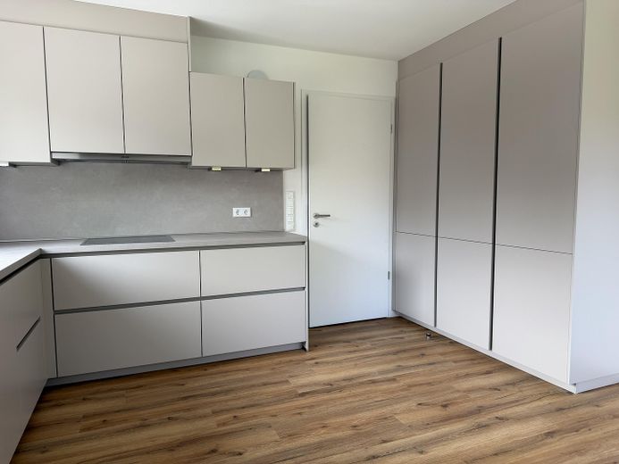 Komfortwohnen im Neubau mit Aufzug, Tiefgarage und Kühlung – Küche