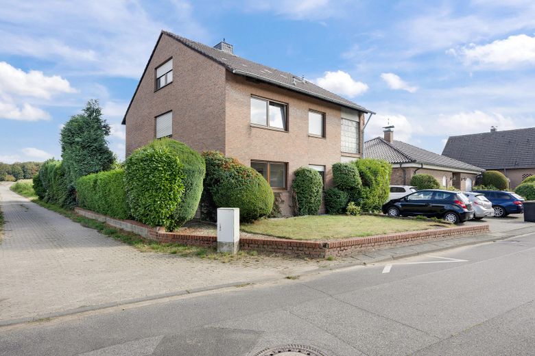 Casa bifamiliar con potencial de ampliación para una tercera vivienda entre Düsseldorf y Mönchengladbach – Außenansicht