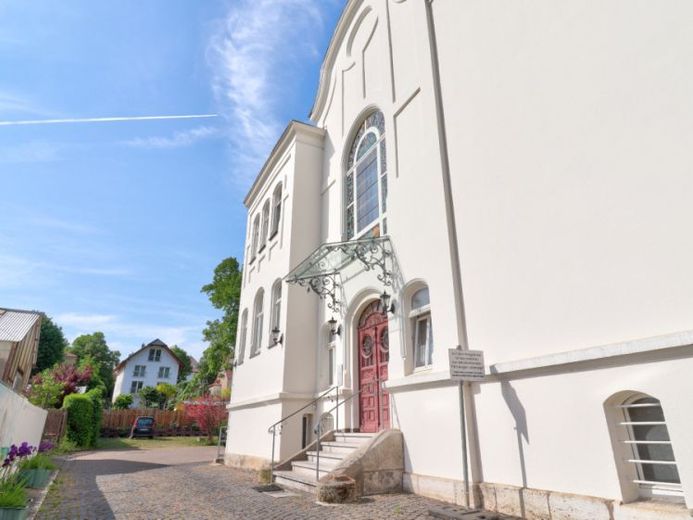 2-Zi.-Whg. im EG mit Einbauküche in einer herrschaftlichen Villa! – Foto 1
