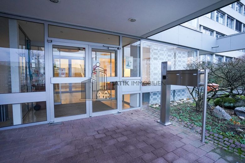ATIK: Moderne Arbeitsplätze mit gutem Preis-Leistungsverhältnis - MA: Wohlgelegen – Eingangsbereich