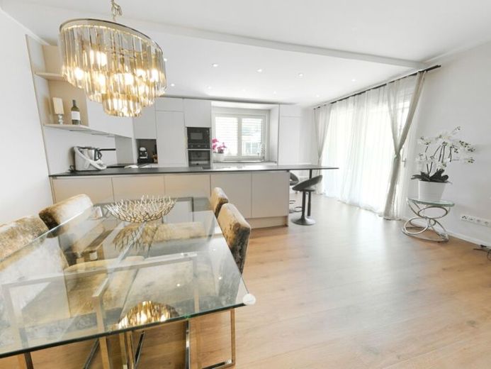 Exklusive 2-Zimmerwohnung mit Garten, Whirlpool, Terrasse & Top-Lage nahe Salzburg in Eggelsberg – Foto 1