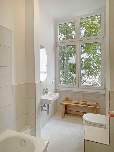 Traumhafter Altbau in direkter Pankelage | Erstbezug | Saniert | Provisionsfrei – Badezimmer