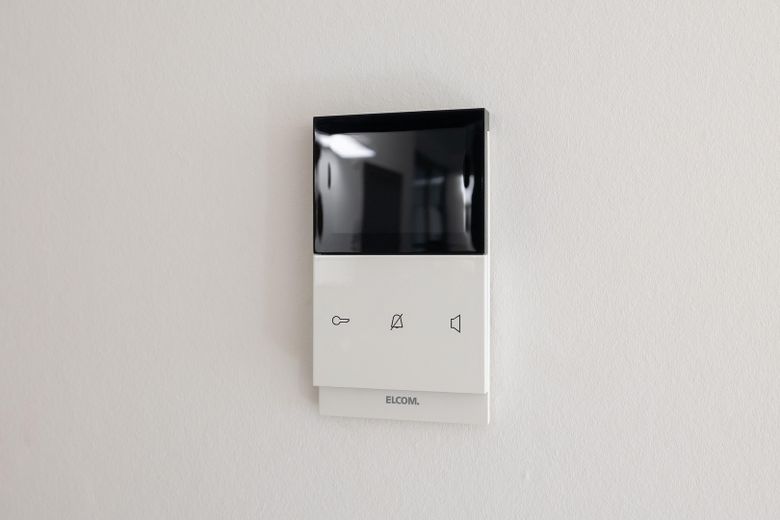 Möbliertes Luxus-Wohnen im LöwenBau - E3-W06, 2 Zi, 54 m² - 1.700 € FLAT – Ausbaustandard Klingel