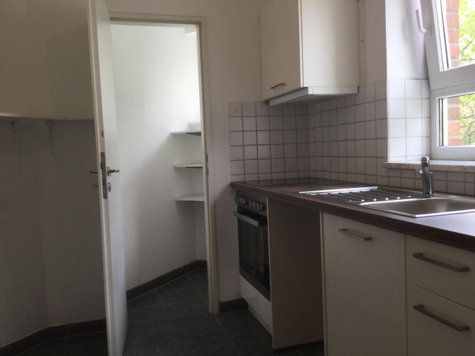 Einbauküche mit Abstellkammer