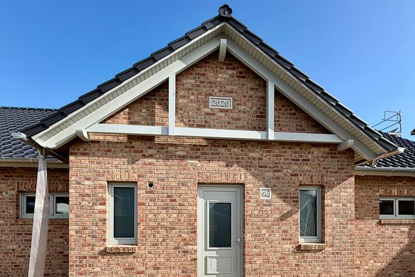 Hochwertige Bungalow-Haushälfte mit EBK & Sauna - attraktive, ruhige Lage von Barum
