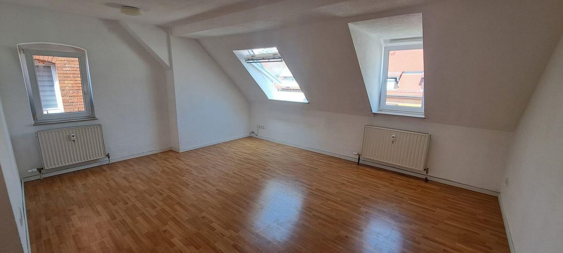 Zentrale provisionsfreie Wohnung in Neu-Ulm, perfekt für eine WG – Wohnzimmer 1