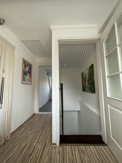 Charmantes Reihenmittelhaus mit Wintergarten, Terrasse &amp; moderner Technik in Mannheim-Herzogenried – Flur_DG_(Küche)