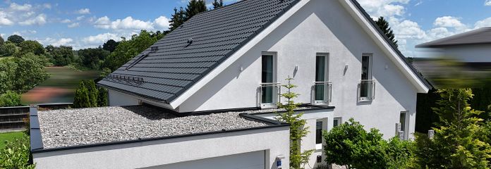 Provisionsfrei: Wohnkomfort ohne Kompromisse – Großzügig, modern und durchdacht – Straßenansicht (1)