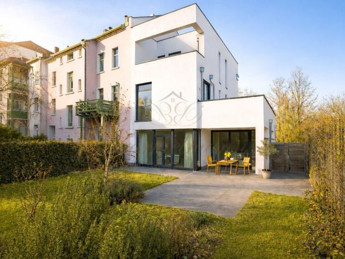 Hochwertiges Architektenhaus mit Kamin & puristischer Designlinie in urbaner Lage Leipzig Ost – Foto 1