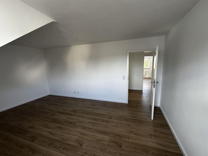 Frisch sanierte DG-Wohnung an der Weser – Schlafzimmer