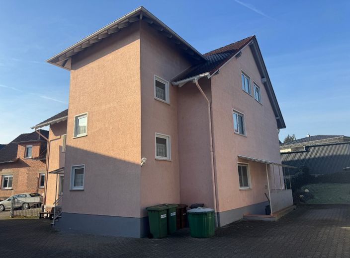 Großzügige 4-Zimmer-Wohnung mit Balkon, EBK & Klimaanlage – Außenansicht