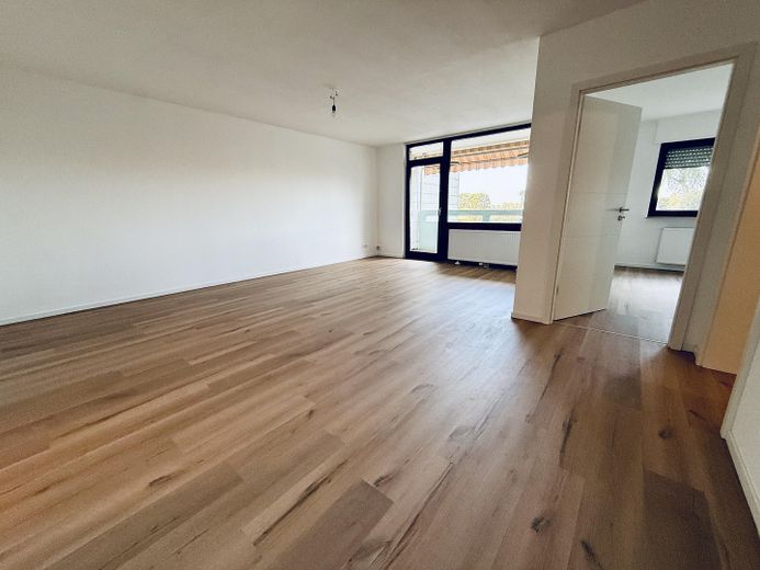 2,5 ZKBB, begane grond, gerenoveerd, nieuwe inbouwkeuken en badkamer – Wohn-/Essbereich 2