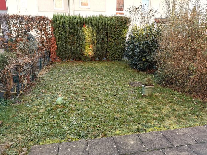 Well-maintained mid-terrace house in a family-friendly location – Garten