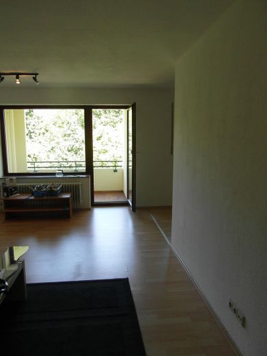 Appartamento affittato di 1,5 locali con balcone sull’Ulm Kuhberg – Wohnzimmer