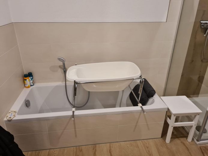 3.5-room 90 m² apartment in a new building for rent – Badewanne