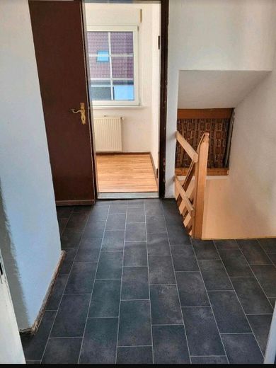 Einfamilienhaus mit großem Grundstück – Flur oben