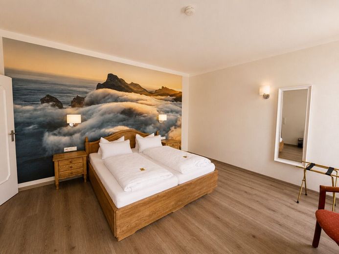 Etabliertes Hotel- &amp; Gastro-Anwesen am Wiehengebirge umfassend modernisiert – Doppelzimmer