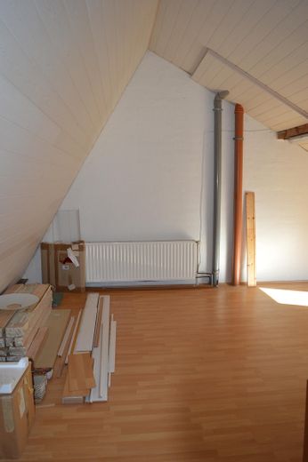 "Attraktives Reihenhaus" in "Weser"-Nähe, ruhige Lage, im schönen "Bremer Norden" – Dachboden
