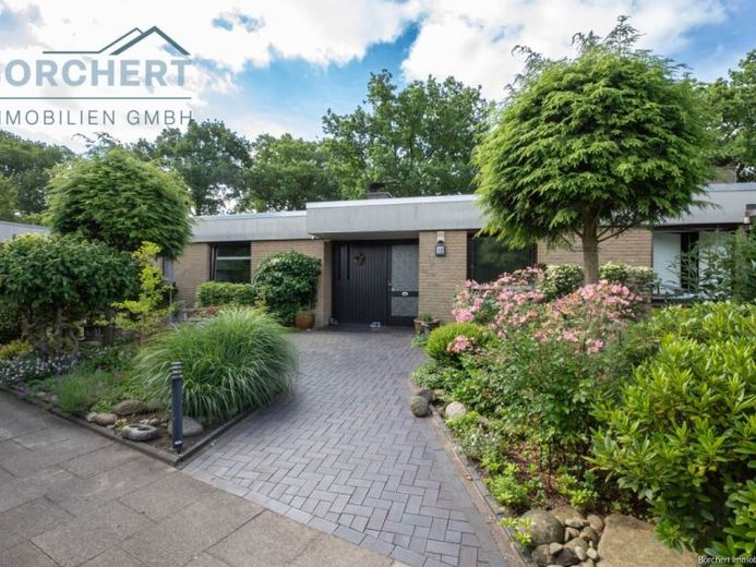 Investissement locatif entretenu - Bungalow mitoyen à l’architecture soignée avec style – Photo 1