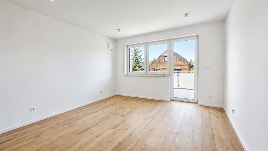 Wohnzimmer mit Balkonzugang