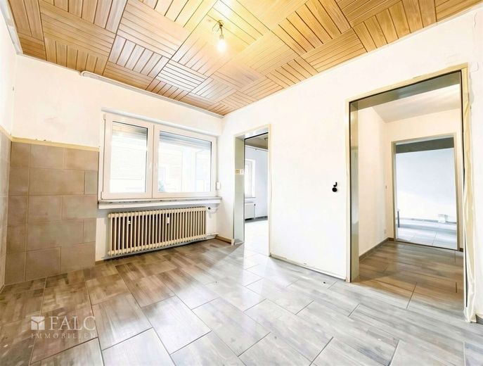 Substanz mit Ausbau- und Modernisierungspotenzial – Wohnzimmer
