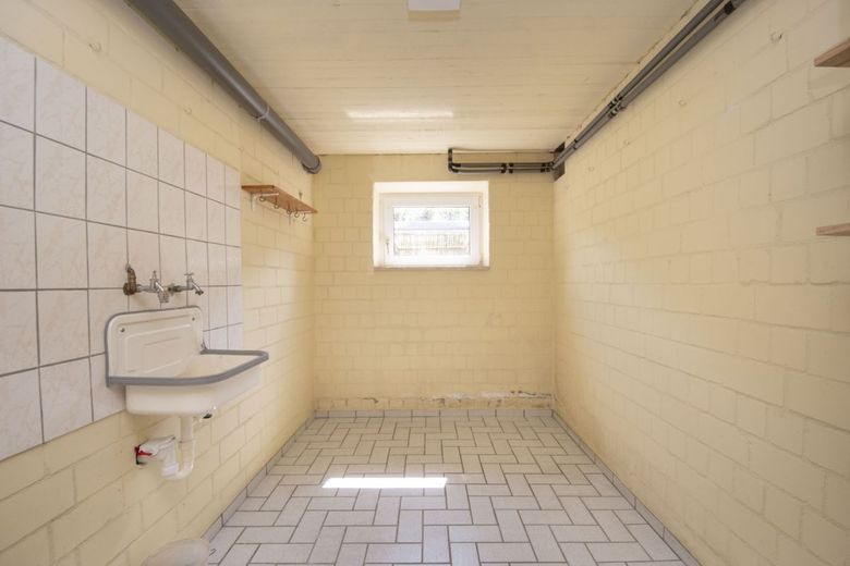 Großzügiges Einfamilienhaus mit Einliegerwohnung in ruhiger Sackgassenlage – Kastanienallee_19