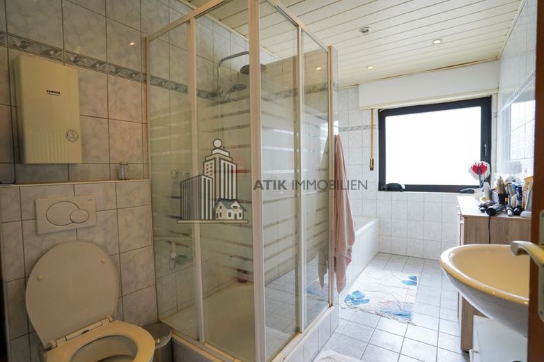ATIK: Gepflegte Doppelhaushälfte in attraktiver Lage von Reilingen – Badezimmer