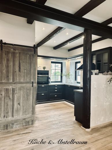 Einbauküche und Abstellraum