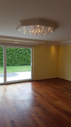 Reihenendhaus mit gehobene Ausstattung und 2 Stellplätze (Mietpreis inbegriffen) – Foto 7
