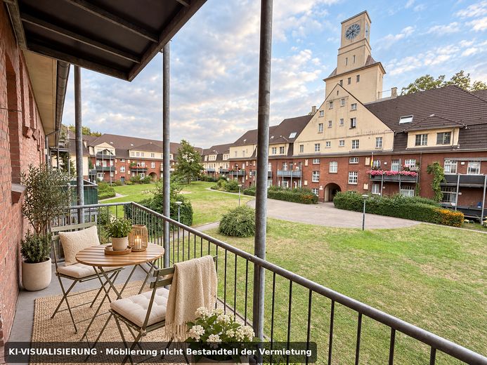 Wonen met geschiedenis & uitzicht op groen – gemoderniseerd 2-kamerappartement met balkon en uitzicht op de klokkentoren – Balkon - KI-Visualisierung