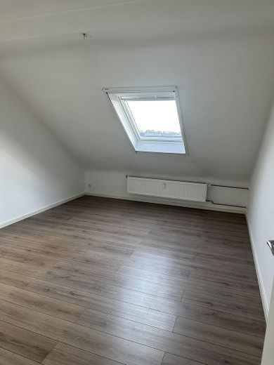 Acogedor piso de 3 habitaciones en planta ático – Wohnzimmer
