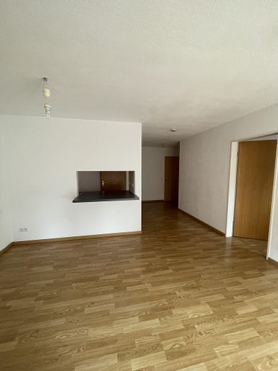 Wohnzimmer mit Blick zum Flur