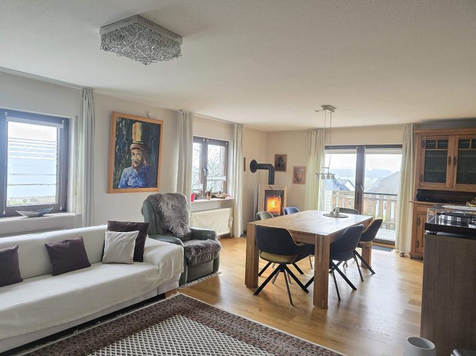 Zweifamilienhaus mit Ferienhaus und zus. Grundstück, neue Wärmepumpe und PV-Anlage - Provisionsfrei – OG Wohn- Essbereich