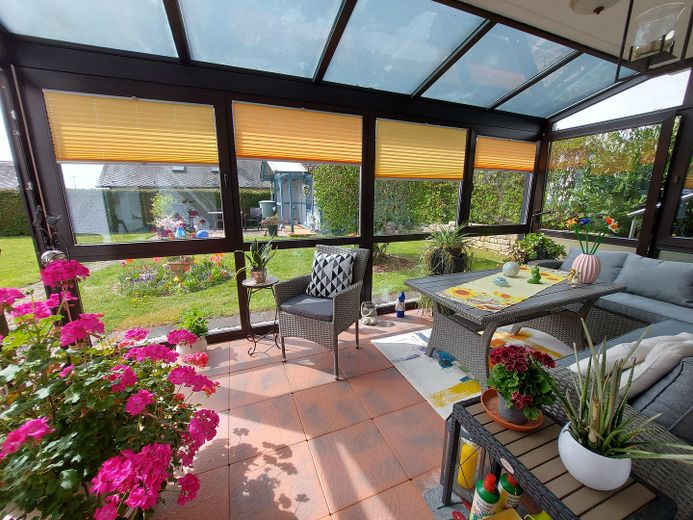PROVISIONSFREI - Großer, charmanter  Bungalow mit Untergeschoß - keine Renovierungen, nur einziehen! – UG Wintergarten m.Sonnenrollo