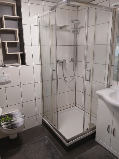 Studentenwohnung – Duschbad
