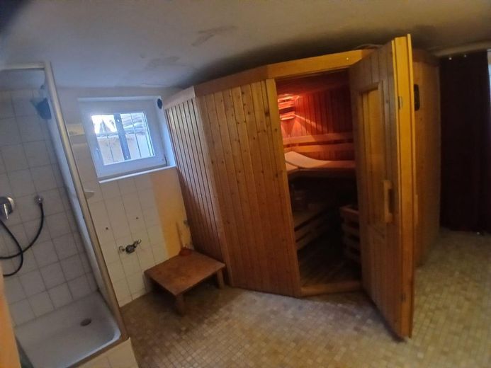 Wunderschöne Hofreite – Keller Sauna