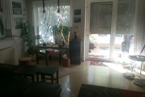Erdgeschoßwohnung im EFH/ZFH mit Terasse/Garten