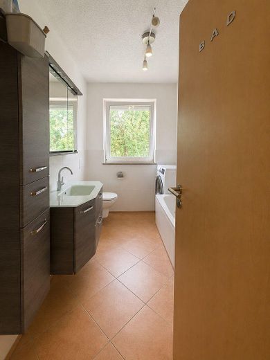 4-Zi.-Wohnung mit großem Balkon in Feldkirchen-Westerham – Bad