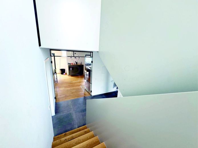 Moderne Stadtvilla mit hochwertiger Ausstattung, Smart Home &amp; PV-Anlage – Treppen