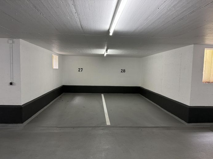 zwei Tiefgaragenplätze