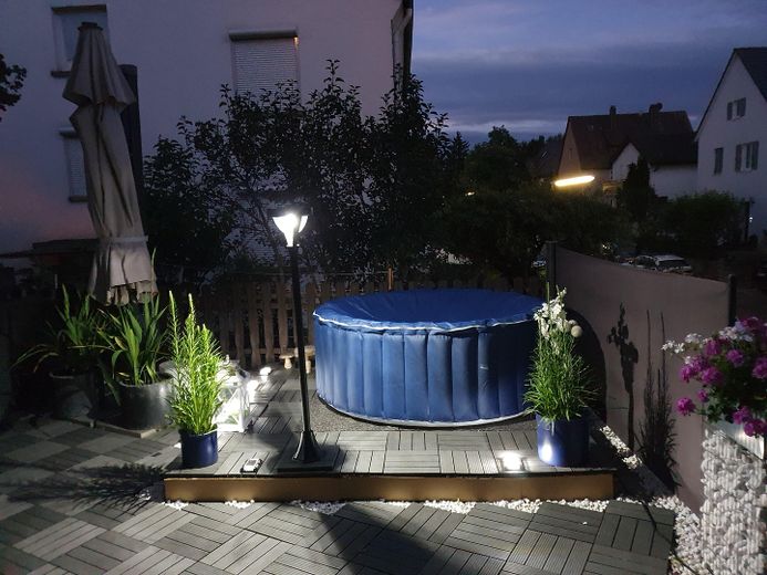 Großzügige 4,5 Zimmer Oase in Heilbronn Ost mit traumhafter, großer Terrasse und 2 Balkonen – Terrasse bei Nacht