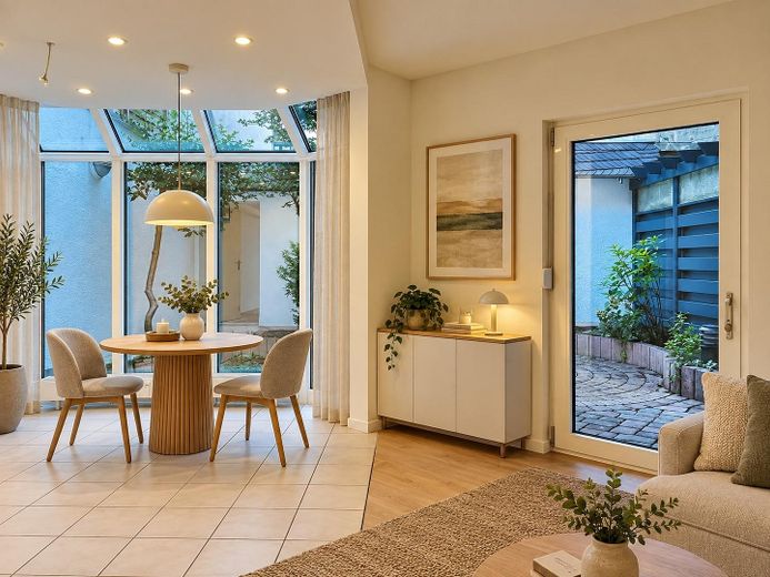 TOP APARTMENT: An oasis of well-being in Burtscheid’s spa district – Wohn-Essbereich (Beispiel)