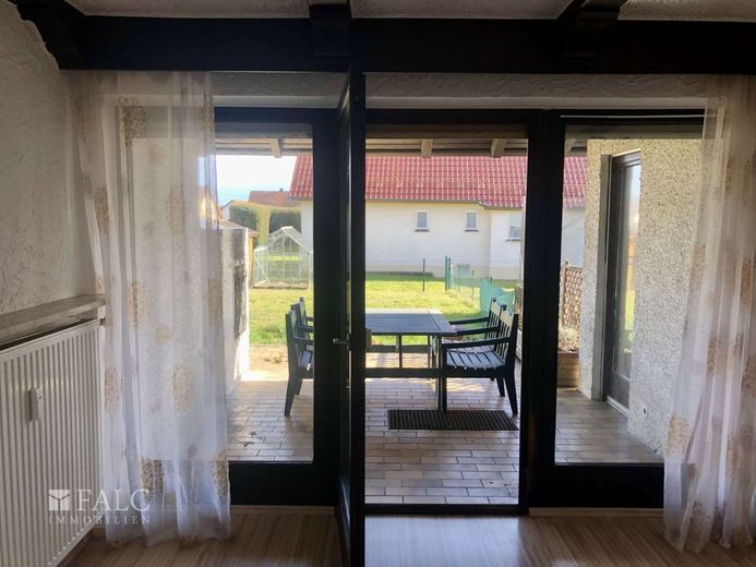Einfach Mehr: Bungalow mit ELW. Garage, Süd-Loggia-Terrasse. Wohnreserve. Ruhige Wohnlage. Frei. – EG: Süd-Loggia-Terrasse