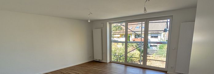 First occupancy after core renovation | 4 rooms | balcony | energy class A+ | Daxlanden – Wohnzimmer_01