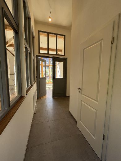Exclusivo loft en planta baja en un edificio histórico protegido - Primera ocupación – Eingang+Gäste-WC
