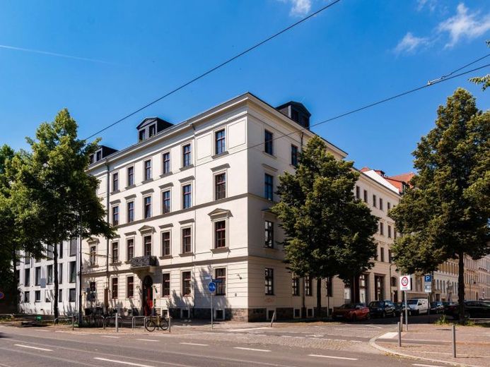 MIGLIORE POSIZIONE WALDSTRAßENVIERTEL // Luminoso appartamento al piano con 2 locali, parquet e cucina componibile – Foto 1