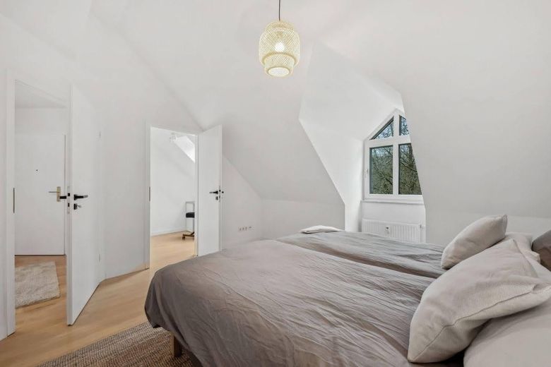 Schlafzimmer mit Fenster
