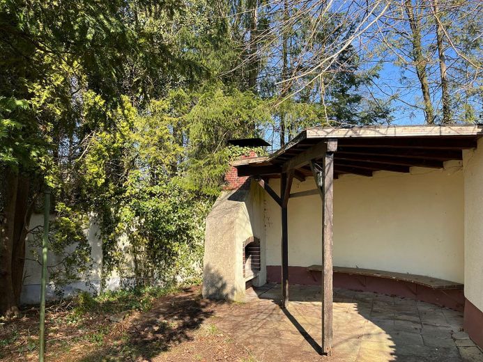 Splendido terreno di rara bellezza nella posizione migliore di Stockdorf – Freistand im Garten